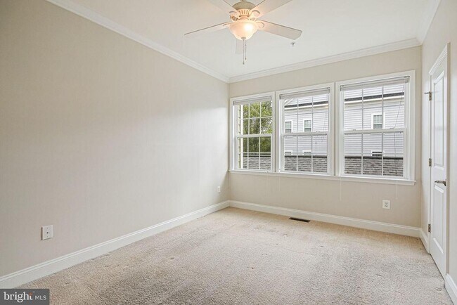 Building Photo - 5926 Talbot Dr