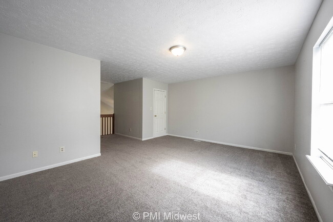 Building Photo - New place, new vibe, same small-town charm