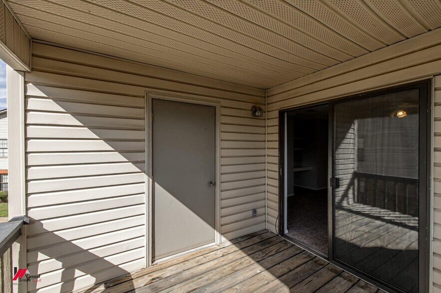 Building Photo - 3636 Greenacres Place Dr
