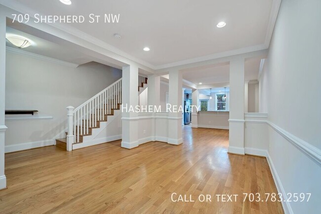 Building Photo - Spacious 4 Bedroom House in Washington, DC!