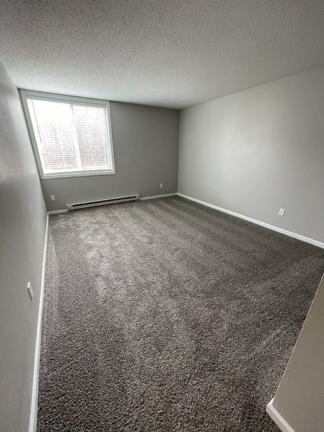 Building Photo - Charming Newly Remodeled 2 Bedroom Apartme...