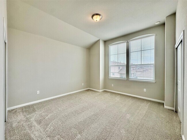 Building Photo - 407 Rhetoric Way