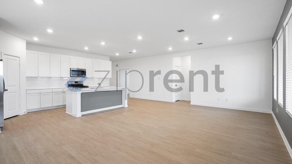 Building Photo - Unit