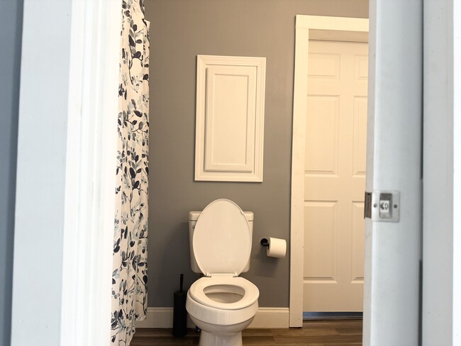 Building Photo - 119 S Mcsweyn Pl