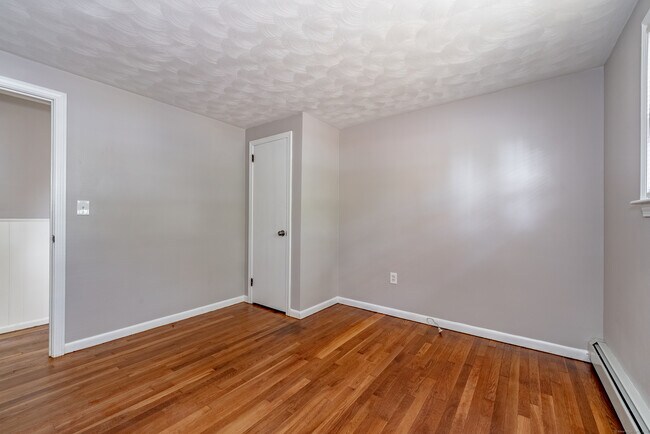 Building Photo - 14 Alaimo Dr