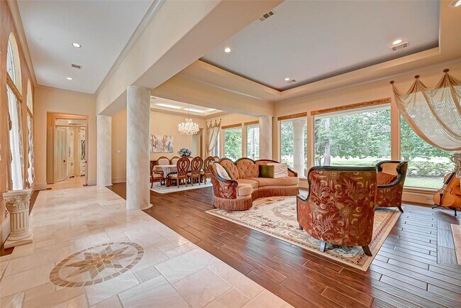 Building Photo - 16810 Southern Oaks Dr