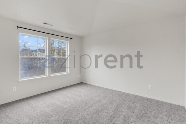 Building Photo - Unit