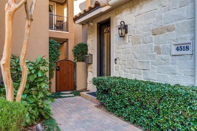 Building Photo - 4518 Normandy Ave