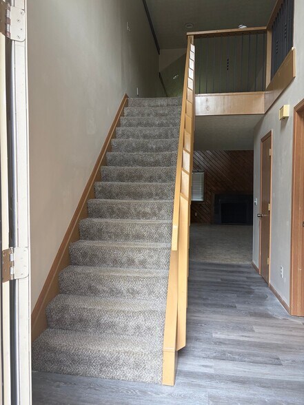 Building Photo - 6388 Dummerston Ct