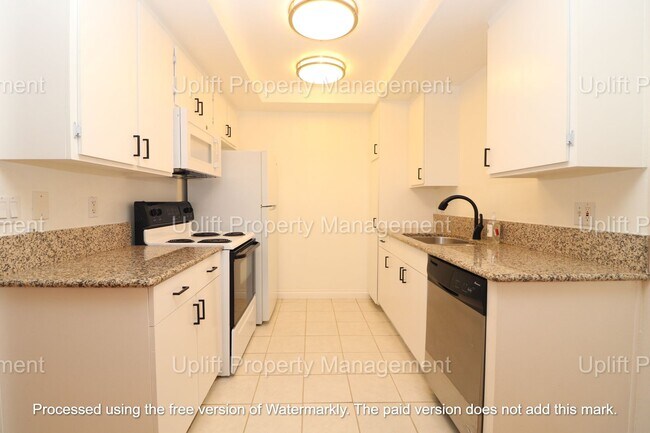 Building Photo - 1 Bed 1 Bath downstairs unit