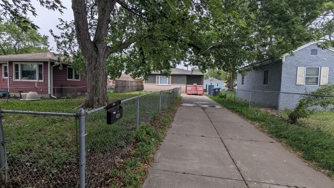 Building Photo - Everything updated in this 2-bedroom home!