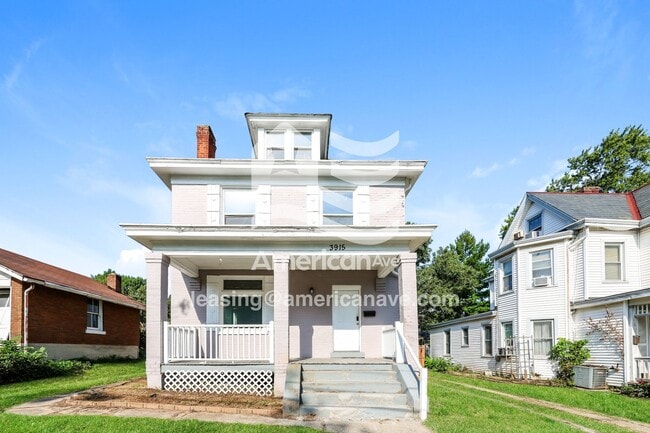 Building Photo - 3915 Lovell Ave