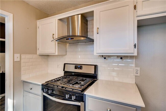 Building Photo - 2406 Stirrup Dr