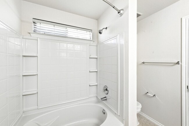Building Photo - "Charming 3-Bed Sanctuary with 2.5 Baths in Kyle's Serene Peppergrass Cove, 1822 Sq Ft!"