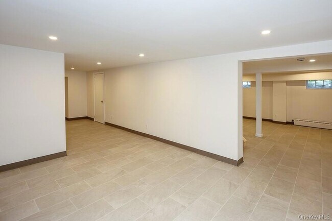 Building Photo - 242 Clinton Rd
