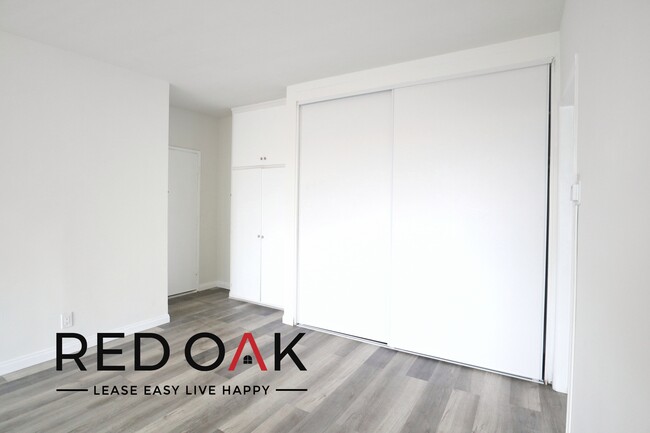 Building Photo - Stylish, Bright One Bedroom with a Spacioi...