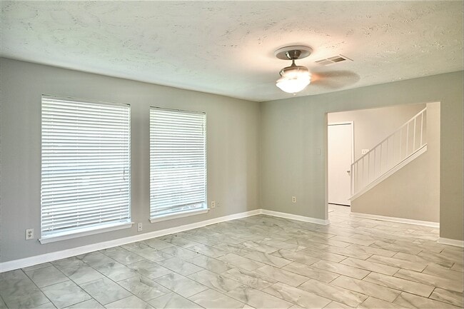 Building Photo - 7207 San Pablo Dr