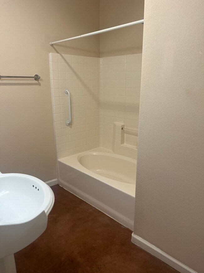 Building Photo - Beautiful Templeton Home on Large Lot