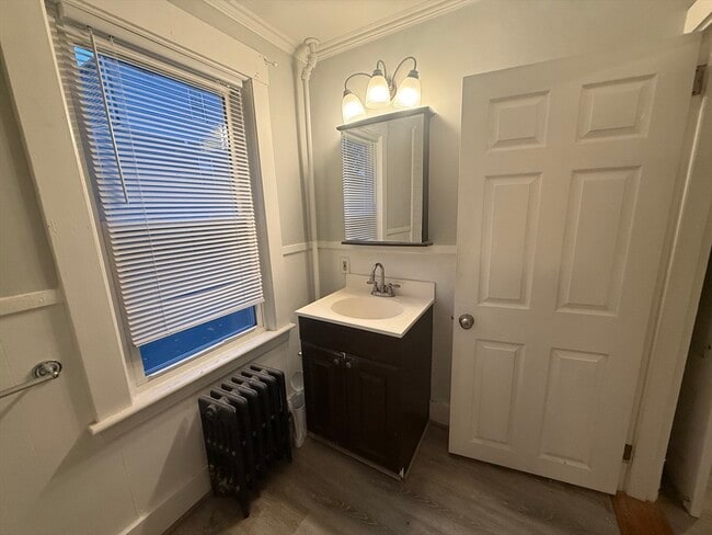 Building Photo - 10 Cushman St