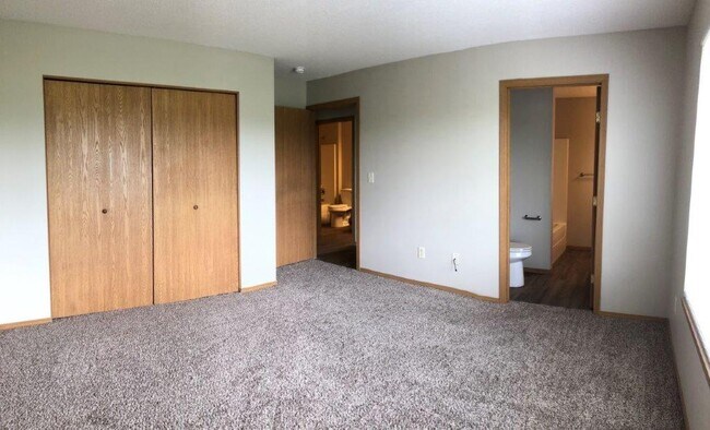 Large master bedroom with private bathroom with linen closet with bathroom - 2619 E Conquest St