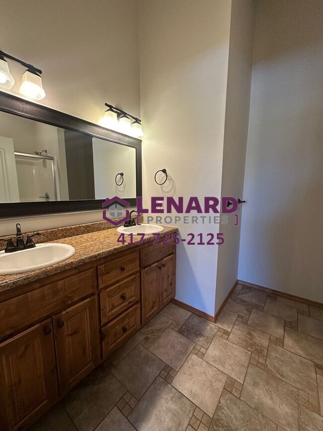 Building Photo - Spacious 3 Bedroom Home Ready for Move In!