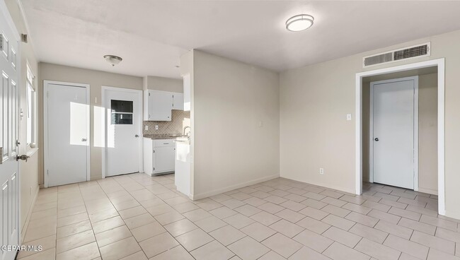 Building Photo - 513 Gilmore Way