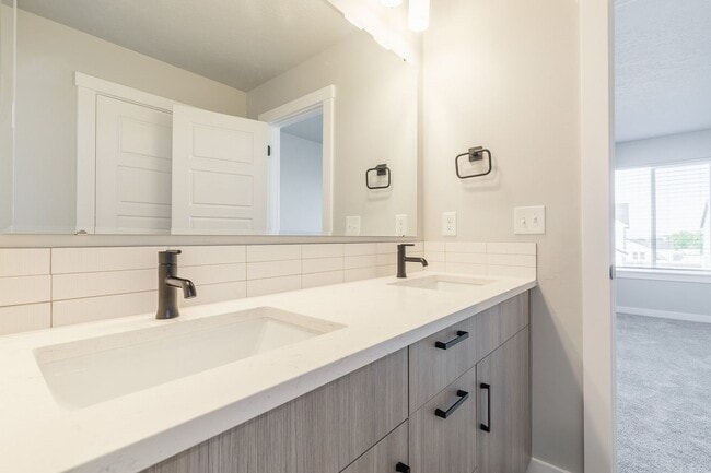 Building Photo - New 4 Bed 2.5 Bath House in Star
