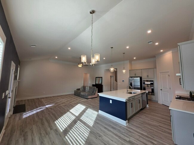 Building Photo - 3360 Rustic Dr