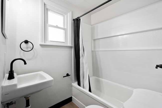 Building Photo - Stunning 4 Bedroom home in North Versailles available February 1st!