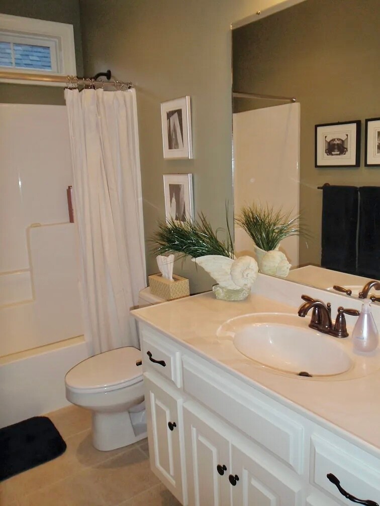 Building Photo - 409 Redbud Cir