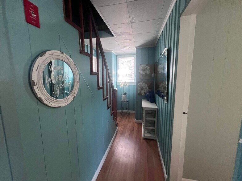 Building Photo - 78 Long Island Rd