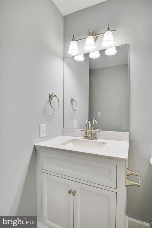 Building Photo - 678 Newbridge Ct