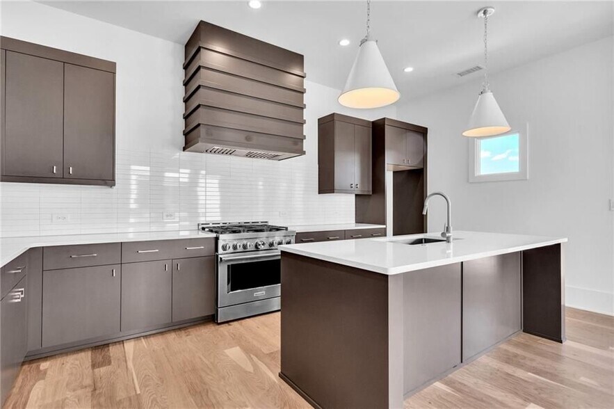 Building Photo - 10965 Serenbe Ln