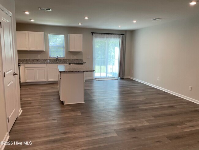 Building Photo - 1644 Branchwood Dr NE