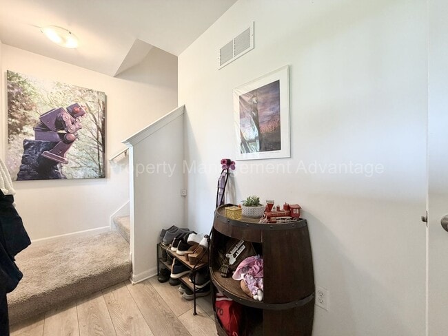 Building Photo - Modern 2020 Built Townhome Just Steps from Downtown Ferndale!