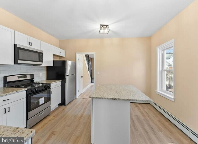 Building Photo - Charming 3BR House in Trenton