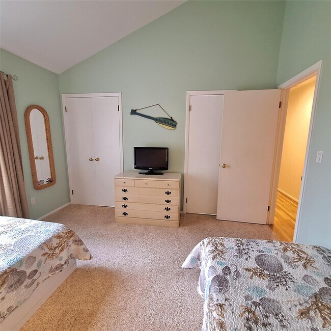 Building Photo - 7 Clay Pit Rd