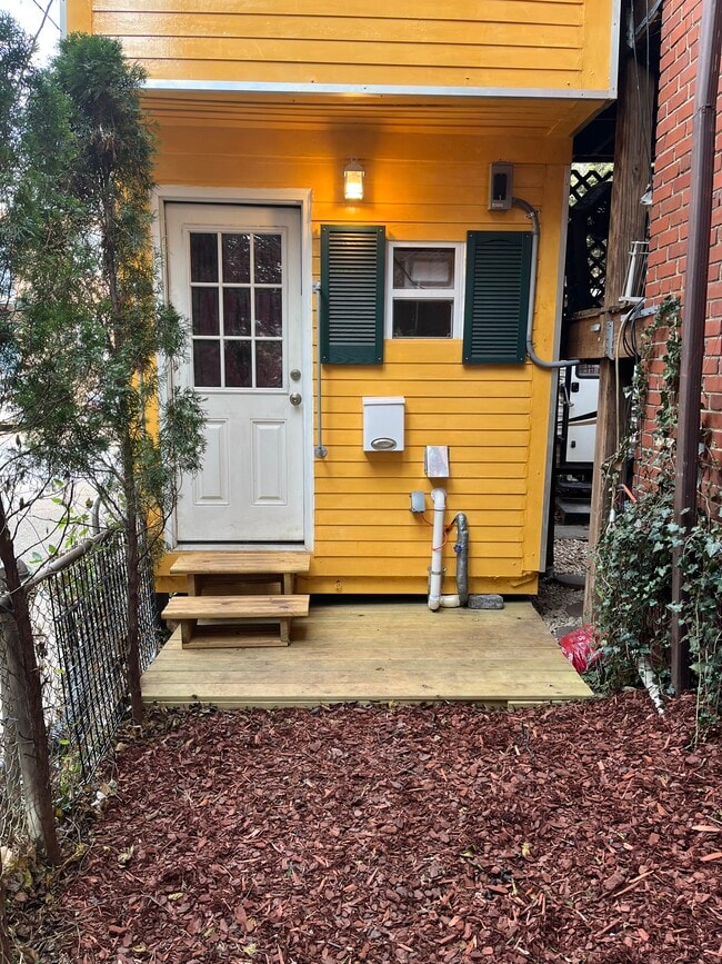 Building Photo - 142 Webster St NE