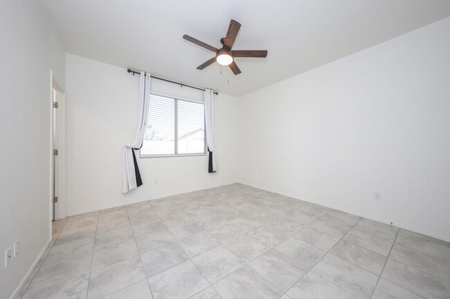 Building Photo - 4466 S Sunrise Bluff Way