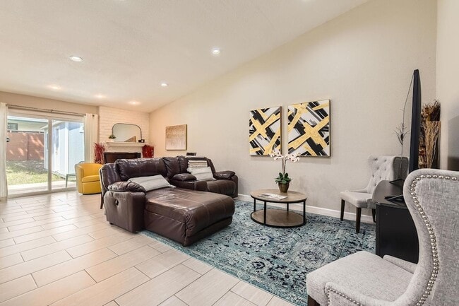 Building Photo - 10815 Lambert Cir