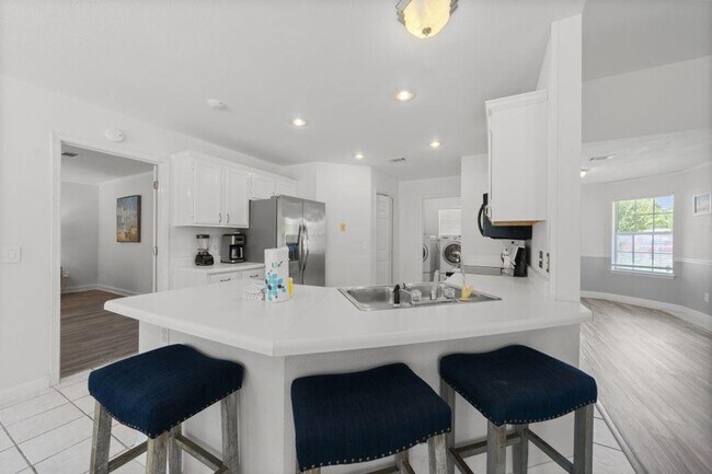 Building Photo - 406 Shorewood Cir