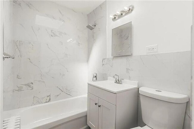 Building Photo - 252 Bay 19th St