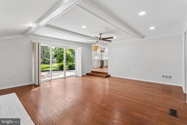 Building Photo - 306 Candlewood Ln