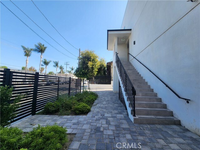 Building Photo - 6061 Fulton Ave