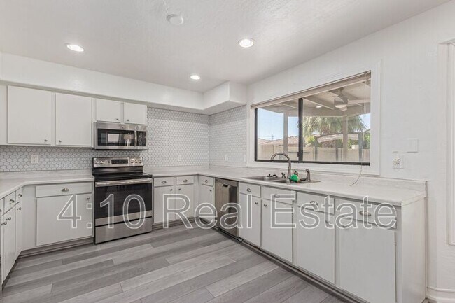 Building Photo - 1531 E Vaughn Ave