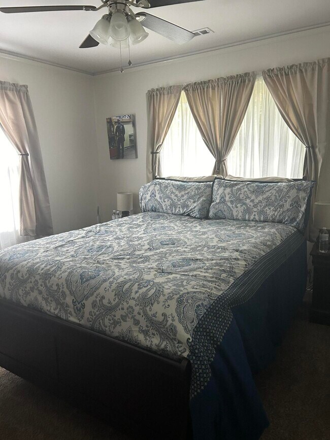 Building Photo - 10 Curtiswood Ave