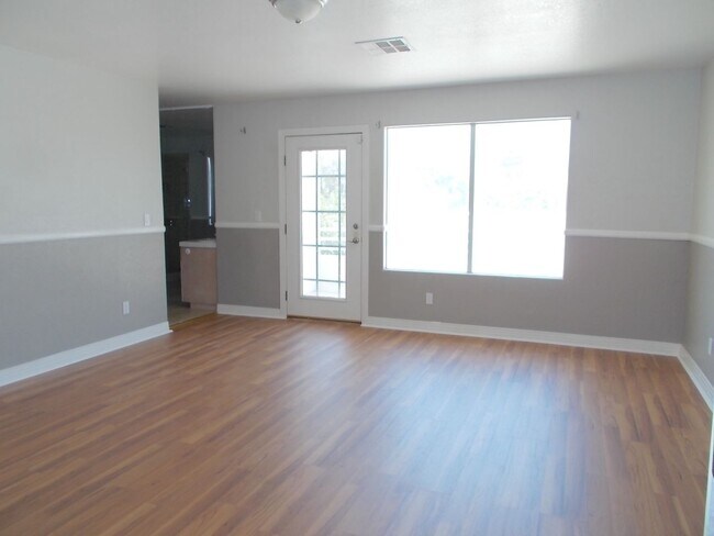 Building Photo - Spacious Estate on Nearly an Acre!