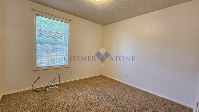 Building Photo - Cozy Nampa Home with Fenced Yard!