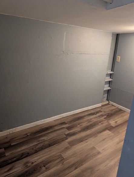 storage room - 412 Becker Ave SE