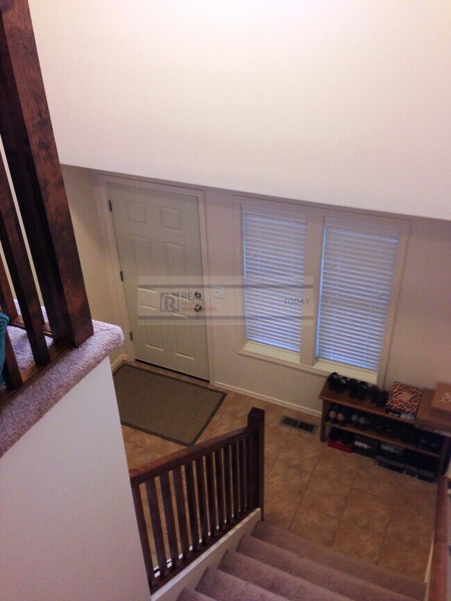 Building Photo - Beautiful 4 Bedroom Home Perfect for Enter...